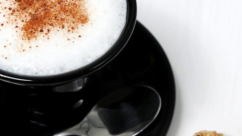 Kaffemaskiner til kontoret giver nem adgang til kaffe i hverdagen